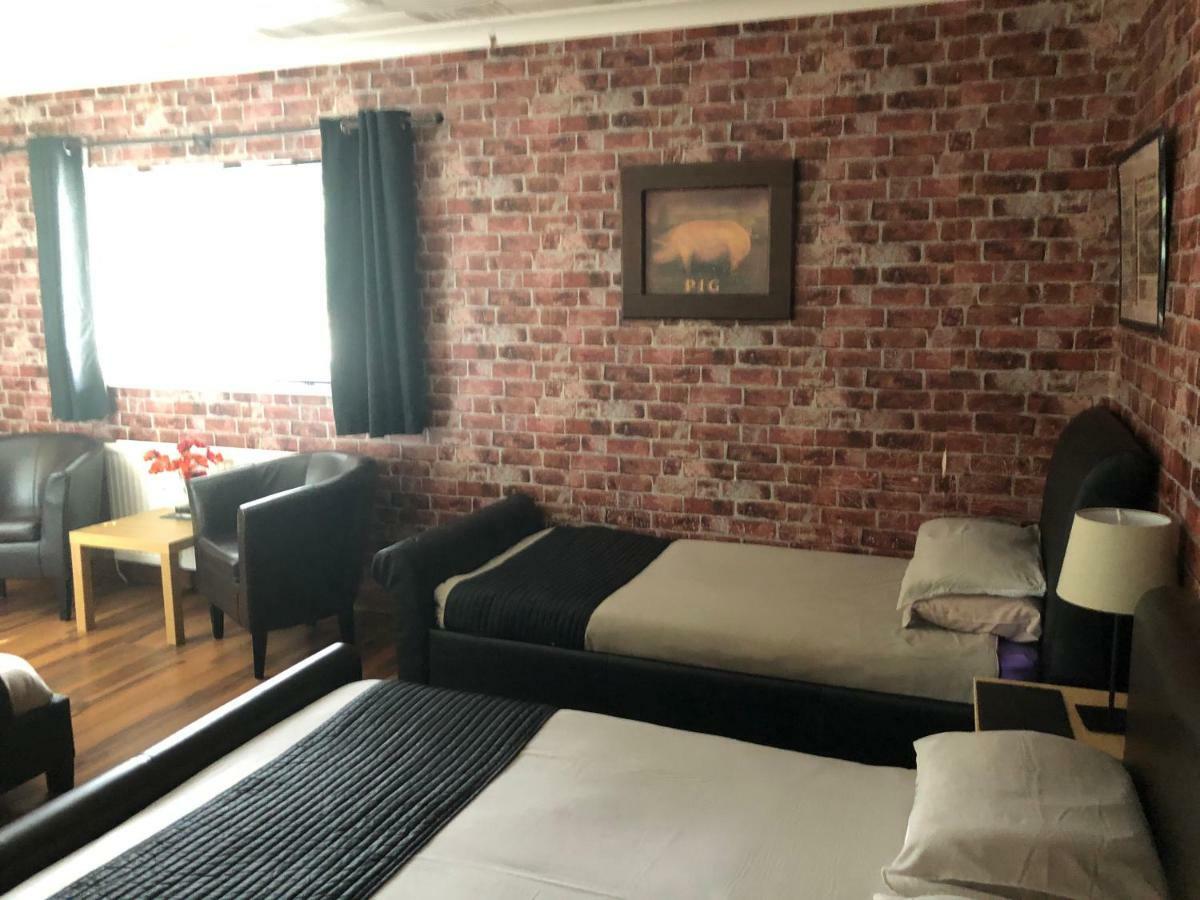 Lakeland Guest House بيمبروك دوك المظهر الخارجي الصورة